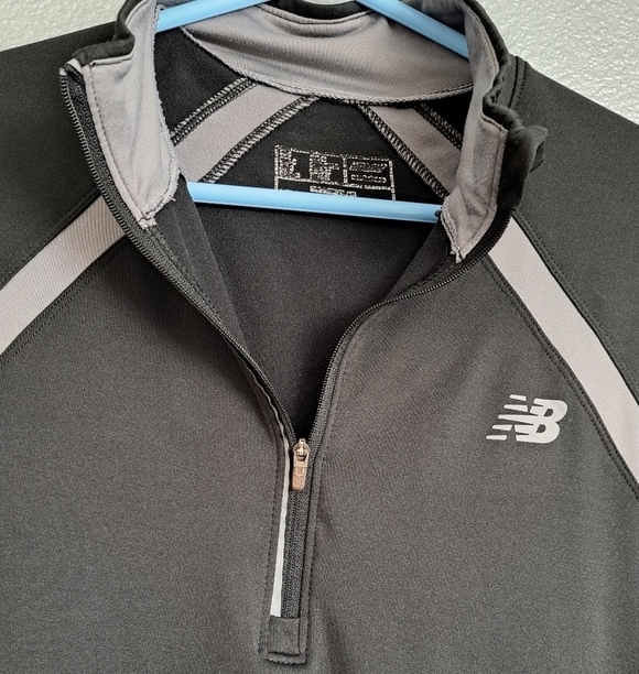 New Balance Men's 1/2 Zip Running Pullover - Picture 3 of 4